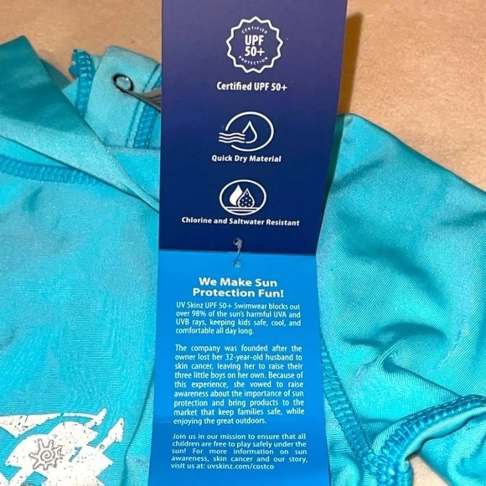 NWT UV Skinz Rash Guard‎